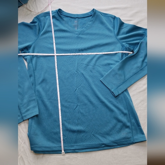 3 North Face REI and Columbia L tops - Picture 5 of 10